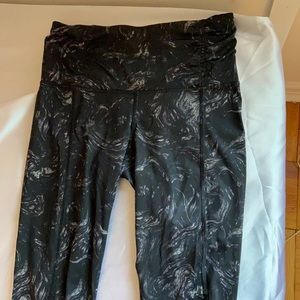Lululemon Athletica Highwaisted Capri Running Legging